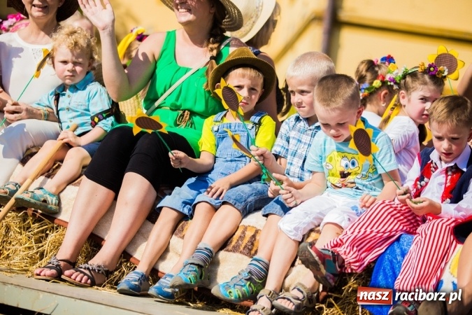 Zdjęcie w galerii na portalu naszraciborz.pl: Dożynki 2015 - w Pietrowicach Wielkich rolnicy dziękowali za zbiory wiadomości z regionu