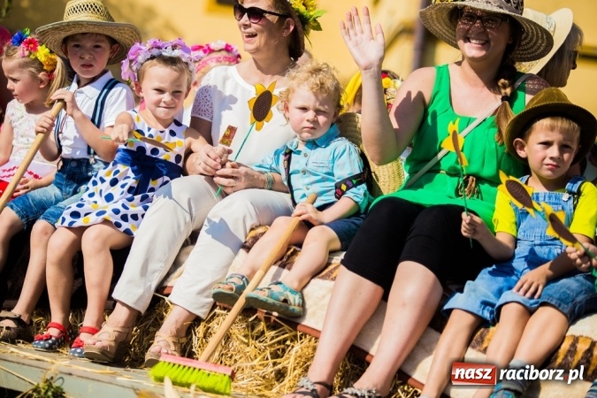 Zdjęcie w galerii na portalu naszraciborz.pl: Dożynki 2015 - w Pietrowicach Wielkich rolnicy dziękowali za zbiory wiadomości z regionu