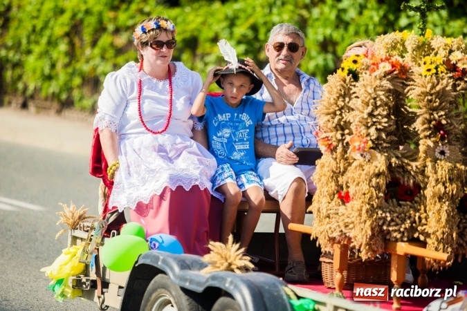 Zdjęcie w galerii na portalu naszraciborz.pl: Dożynki 2015 - w Pietrowicach Wielkich rolnicy dziękowali za zbiory wiadomości z regionu