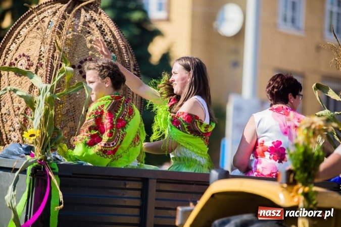 Zdjęcie w galerii na portalu naszraciborz.pl: Dożynki 2015 - w Pietrowicach Wielkich rolnicy dziękowali za zbiory wiadomości z regionu