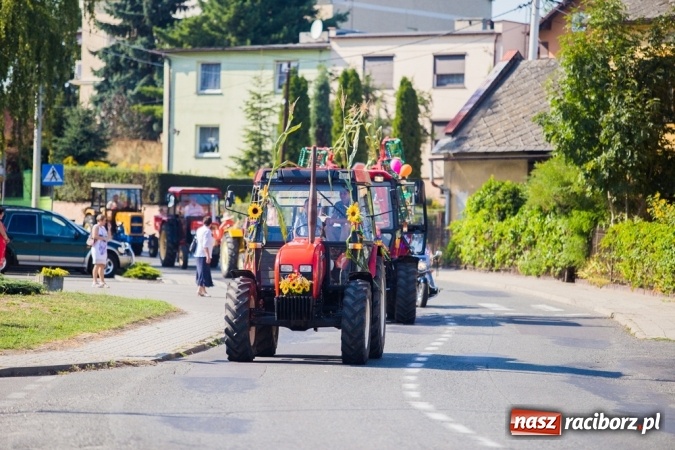 Zdjęcie w galerii na portalu naszraciborz.pl: Dożynki 2015 - w Pietrowicach Wielkich rolnicy dziękowali za zbiory wiadomości z regionu