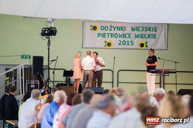 Zdjęcie w galerii na portalu naszraciborz.pl: Dożynki 2015 - w Pietrowicach Wielkich rolnicy dziękowali za zbiory wiadomości z regionu