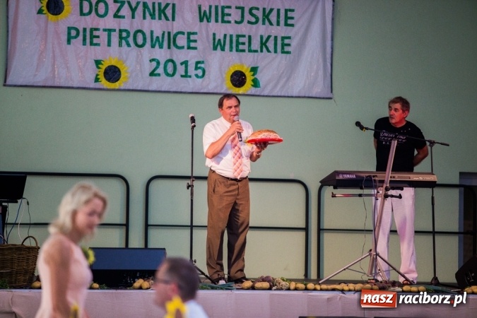 Zdjęcie w galerii na portalu naszraciborz.pl: Dożynki 2015 - w Pietrowicach Wielkich rolnicy dziękowali za zbiory wiadomości z regionu