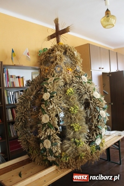 Zdjęcie w galerii na portalu naszraciborz.pl: Dożynki 2015 - w Sławikowie Te Deum za zbiory wiadomości z regionu