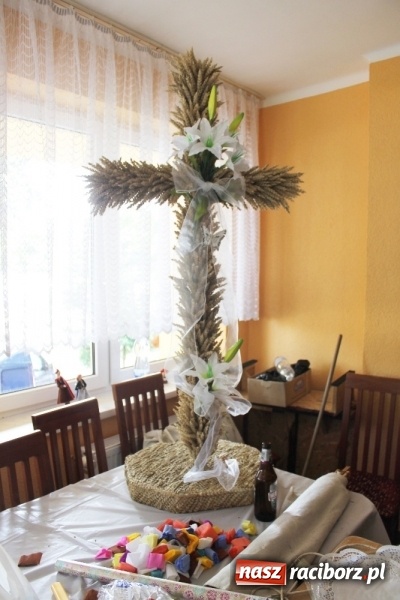 Zdjęcie w galerii na portalu naszraciborz.pl: Dożynki 2015 - w Sławikowie Te Deum za zbiory wiadomości z regionu