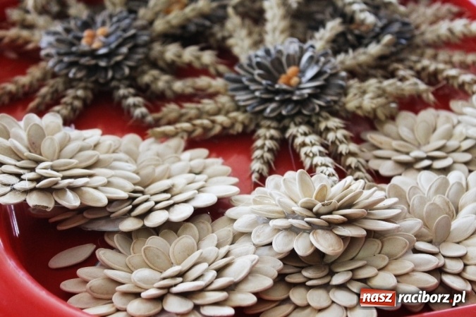 Zdjęcie w galerii na portalu naszraciborz.pl: Dożynki 2015 - w Sławikowie Te Deum za zbiory wiadomości z regionu