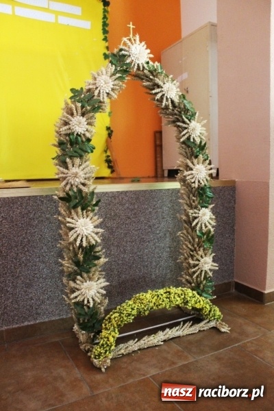 Zdjęcie w galerii na portalu naszraciborz.pl: Dożynki 2015 - w Sławikowie Te Deum za zbiory wiadomości z regionu