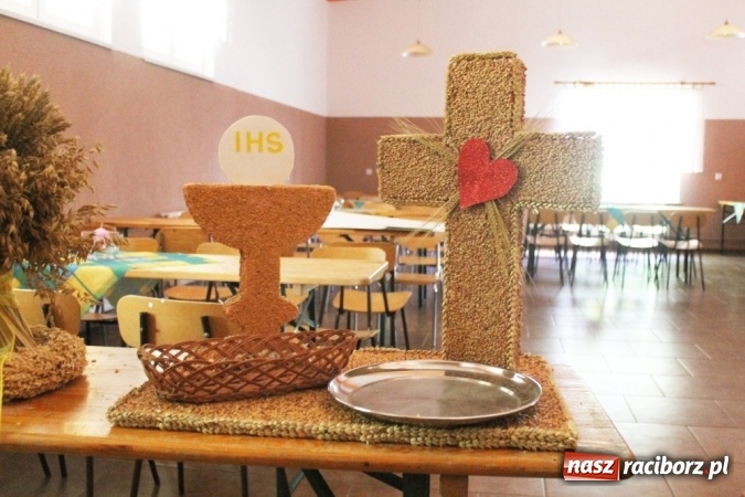 Zdjęcie w galerii na portalu naszraciborz.pl: Dożynki 2015 - w Sławikowie Te Deum za zbiory wiadomości z regionu