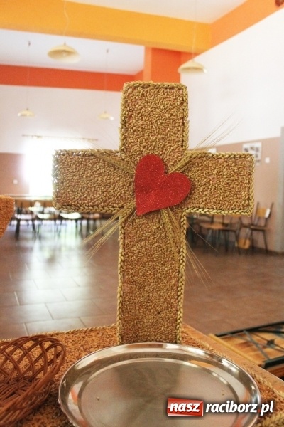 Zdjęcie w galerii na portalu naszraciborz.pl: Dożynki 2015 - w Sławikowie Te Deum za zbiory wiadomości z regionu