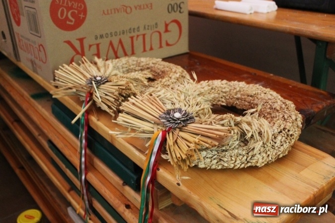 Zdjęcie w galerii na portalu naszraciborz.pl: Dożynki 2015 - w Sławikowie Te Deum za zbiory wiadomości z regionu