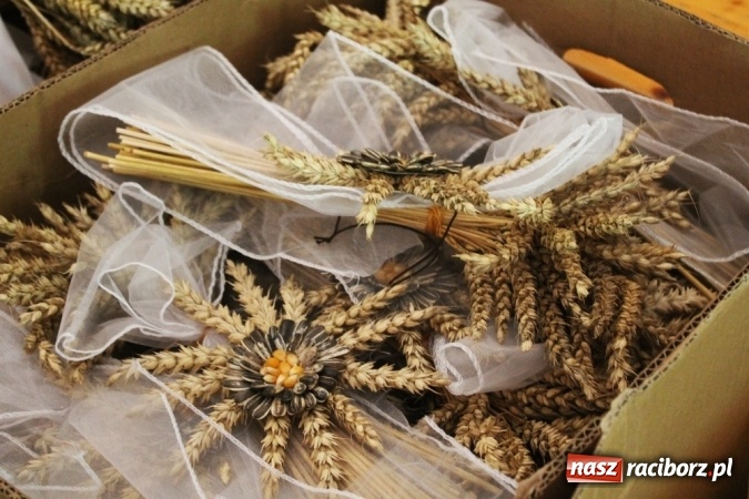 Zdjęcie w galerii na portalu naszraciborz.pl: Dożynki 2015 - w Sławikowie Te Deum za zbiory wiadomości z regionu