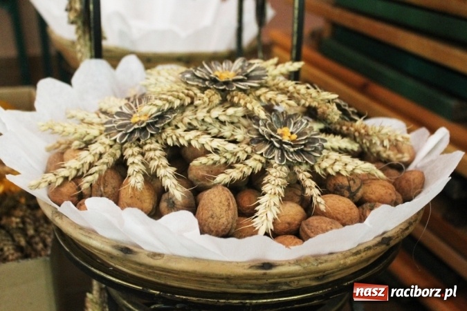 Zdjęcie w galerii na portalu naszraciborz.pl: Dożynki 2015 - w Sławikowie Te Deum za zbiory wiadomości z regionu