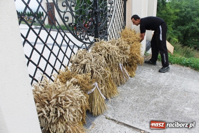Zdjęcie w galerii na portalu naszraciborz.pl: Dożynki 2015 - w Sławikowie Te Deum za zbiory wiadomości z regionu
