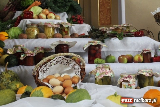 Zdjęcie w galerii na portalu naszraciborz.pl: Dożynki 2015 - w Sławikowie Te Deum za zbiory wiadomości z regionu