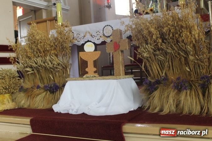 Zdjęcie w galerii na portalu naszraciborz.pl: Dożynki 2015 - w Sławikowie Te Deum za zbiory wiadomości z regionu