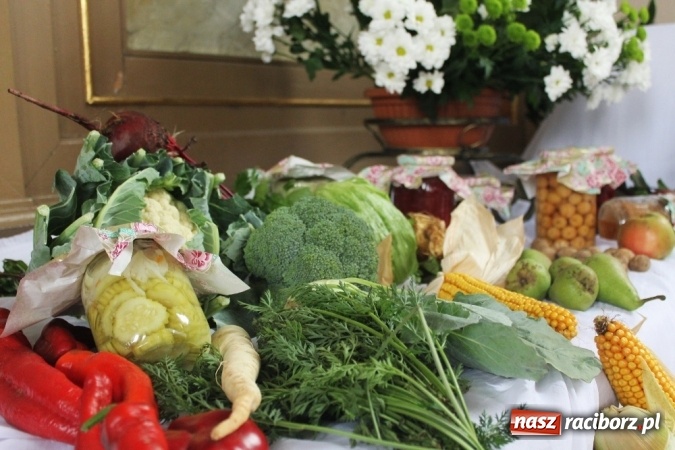 Zdjęcie w galerii na portalu naszraciborz.pl: Dożynki 2015 - w Sławikowie Te Deum za zbiory wiadomości z regionu