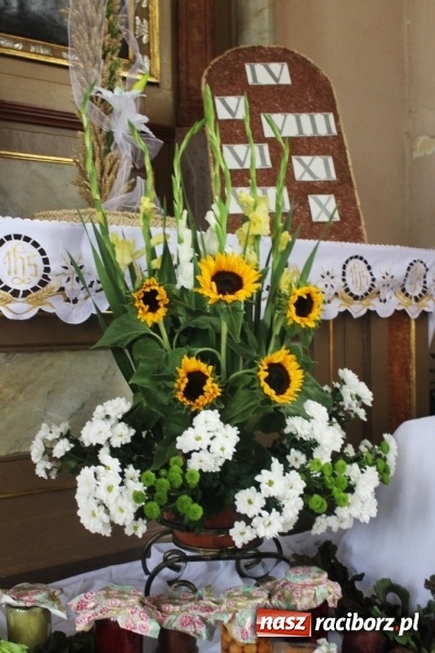 Zdjęcie w galerii na portalu naszraciborz.pl: Dożynki 2015 - w Sławikowie Te Deum za zbiory wiadomości z regionu