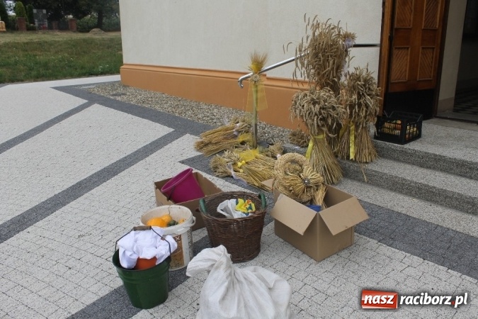 Zdjęcie w galerii na portalu naszraciborz.pl: Dożynki 2015 - w Sławikowie Te Deum za zbiory wiadomości z regionu