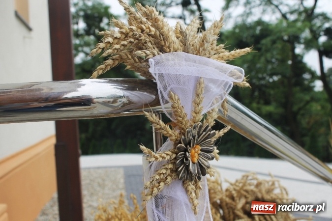 Zdjęcie w galerii na portalu naszraciborz.pl: Dożynki 2015 - w Sławikowie Te Deum za zbiory wiadomości z regionu