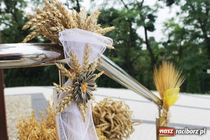 Zdjęcie w galerii na portalu naszraciborz.pl: Dożynki 2015 - w Sławikowie Te Deum za zbiory wiadomości z regionu