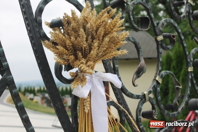 Zdjęcie w galerii na portalu naszraciborz.pl: Dożynki 2015 - w Sławikowie Te Deum za zbiory wiadomości z regionu