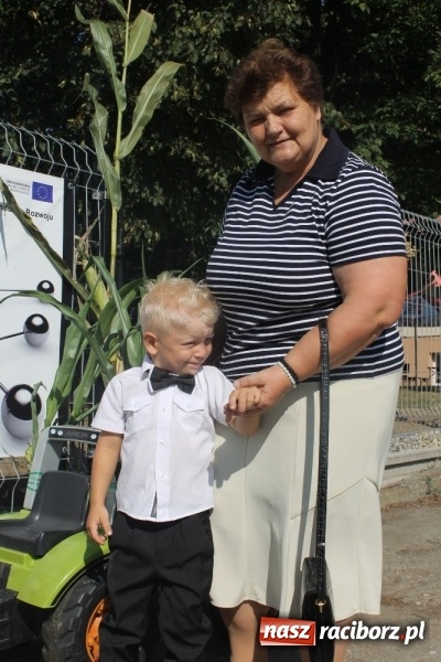 Zdjęcie w galerii na portalu naszraciborz.pl: Dożynki 2015 - w Sławikowie Te Deum za zbiory wiadomości z regionu