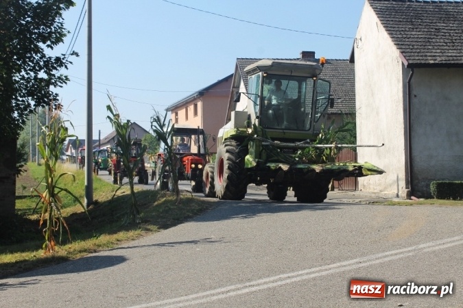 Zdjęcie w galerii na portalu naszraciborz.pl: Dożynki 2015 - w Sławikowie Te Deum za zbiory wiadomości z regionu