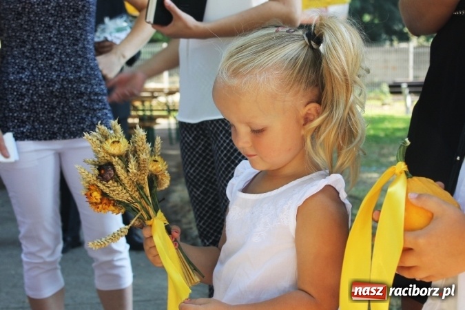 Zdjęcie w galerii na portalu naszraciborz.pl: Dożynki 2015 - w Sławikowie Te Deum za zbiory wiadomości z regionu