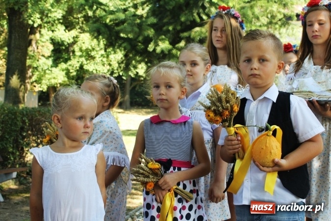 Zdjęcie w galerii na portalu naszraciborz.pl: Dożynki 2015 - w Sławikowie Te Deum za zbiory wiadomości z regionu