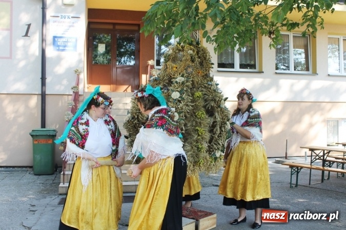 Zdjęcie w galerii na portalu naszraciborz.pl: Dożynki 2015 - w Sławikowie Te Deum za zbiory wiadomości z regionu