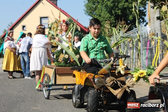 Zdjęcie w galerii na portalu naszraciborz.pl: Dożynki 2015 - w Sławikowie Te Deum za zbiory wiadomości z regionu
