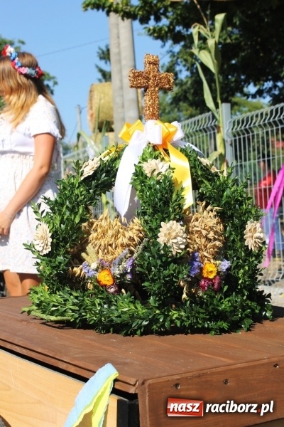 Zdjęcie w galerii na portalu naszraciborz.pl: Dożynki 2015 - w Sławikowie Te Deum za zbiory wiadomości z regionu