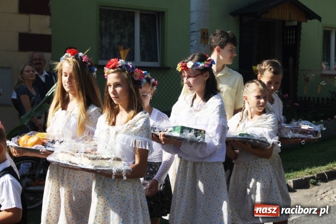 Zdjęcie w galerii na portalu naszraciborz.pl: Dożynki 2015 - w Sławikowie Te Deum za zbiory wiadomości z regionu