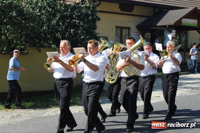 Zdjęcie w galerii na portalu naszraciborz.pl: Dożynki 2015 - w Sławikowie Te Deum za zbiory wiadomości z regionu