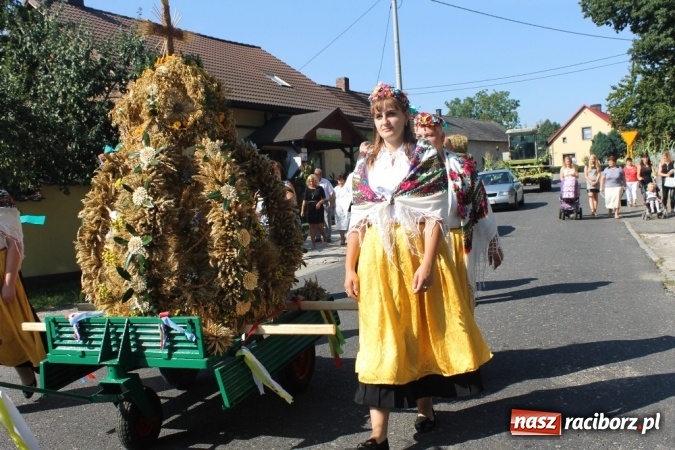 Zdjęcie w galerii na portalu naszraciborz.pl: Dożynki 2015 - w Sławikowie Te Deum za zbiory wiadomości z regionu
