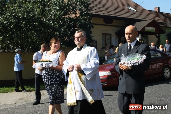 Zdjęcie w galerii na portalu naszraciborz.pl: Dożynki 2015 - w Sławikowie Te Deum za zbiory wiadomości z regionu