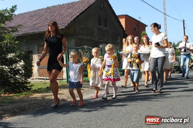 Zdjęcie w galerii na portalu naszraciborz.pl: Dożynki 2015 - w Sławikowie Te Deum za zbiory wiadomości z regionu