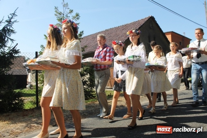 Zdjęcie w galerii na portalu naszraciborz.pl: Dożynki 2015 - w Sławikowie Te Deum za zbiory wiadomości z regionu