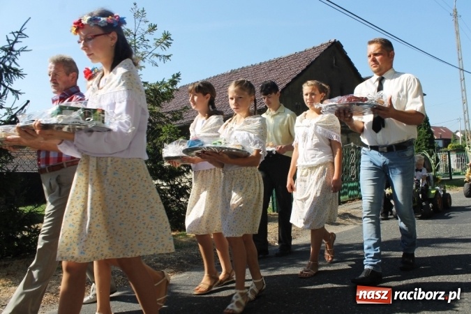Zdjęcie w galerii na portalu naszraciborz.pl: Dożynki 2015 - w Sławikowie Te Deum za zbiory wiadomości z regionu