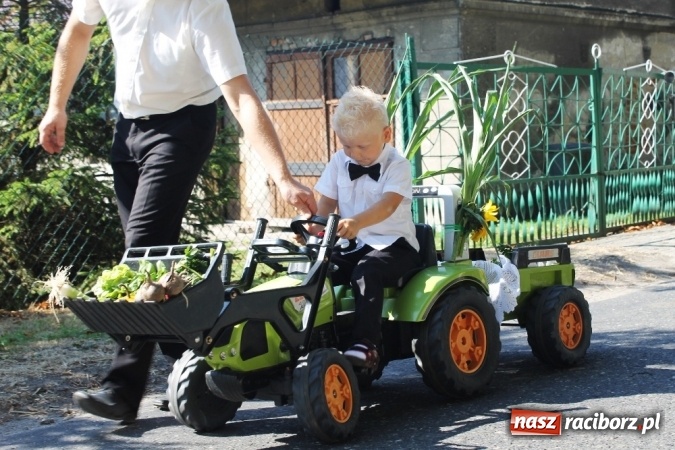 Zdjęcie w galerii na portalu naszraciborz.pl: Dożynki 2015 - w Sławikowie Te Deum za zbiory wiadomości z regionu