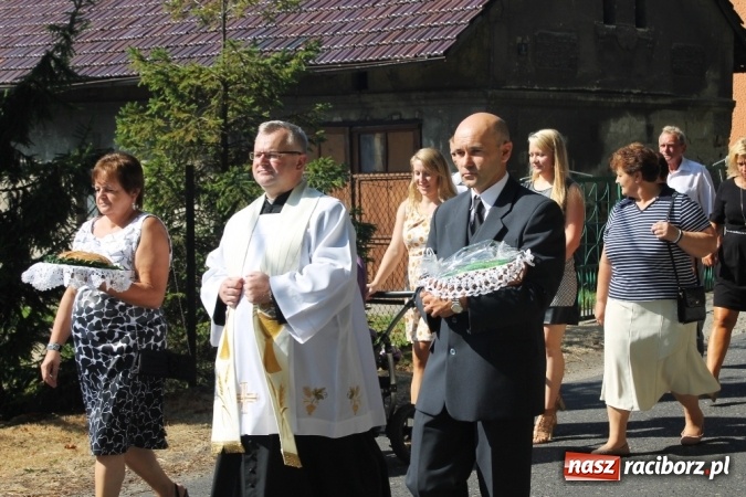 Zdjęcie w galerii na portalu naszraciborz.pl: Dożynki 2015 - w Sławikowie Te Deum za zbiory wiadomości z regionu