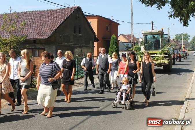 Zdjęcie w galerii na portalu naszraciborz.pl: Dożynki 2015 - w Sławikowie Te Deum za zbiory wiadomości z regionu