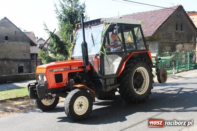 Zdjęcie w galerii na portalu naszraciborz.pl: Dożynki 2015 - w Sławikowie Te Deum za zbiory wiadomości z regionu