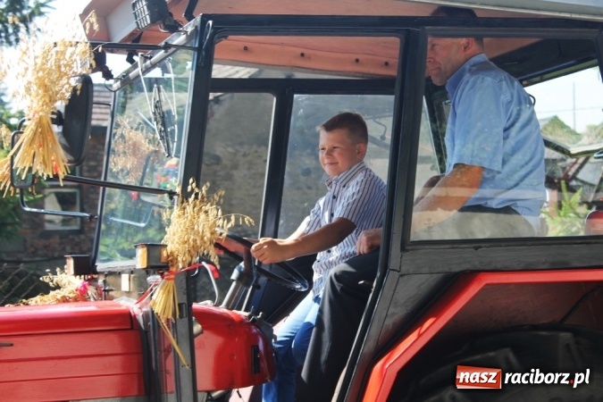 Zdjęcie w galerii na portalu naszraciborz.pl: Dożynki 2015 - w Sławikowie Te Deum za zbiory wiadomości z regionu