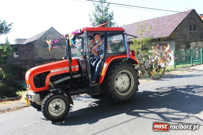 Zdjęcie w galerii na portalu naszraciborz.pl: Dożynki 2015 - w Sławikowie Te Deum za zbiory wiadomości z regionu