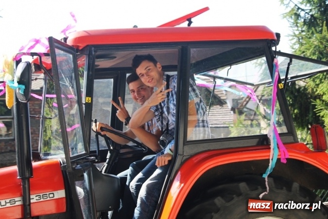 Zdjęcie w galerii na portalu naszraciborz.pl: Dożynki 2015 - w Sławikowie Te Deum za zbiory wiadomości z regionu