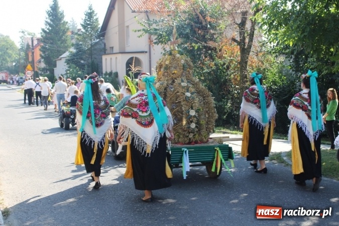 Zdjęcie w galerii na portalu naszraciborz.pl: Dożynki 2015 - w Sławikowie Te Deum za zbiory wiadomości z regionu