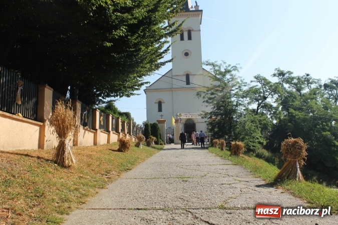 Zdjęcie w galerii na portalu naszraciborz.pl: Dożynki 2015 - w Sławikowie Te Deum za zbiory wiadomości z regionu