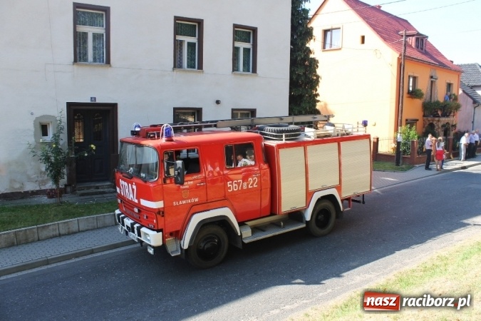 Zdjęcie w galerii na portalu naszraciborz.pl: Dożynki 2015 - w Sławikowie Te Deum za zbiory wiadomości z regionu
