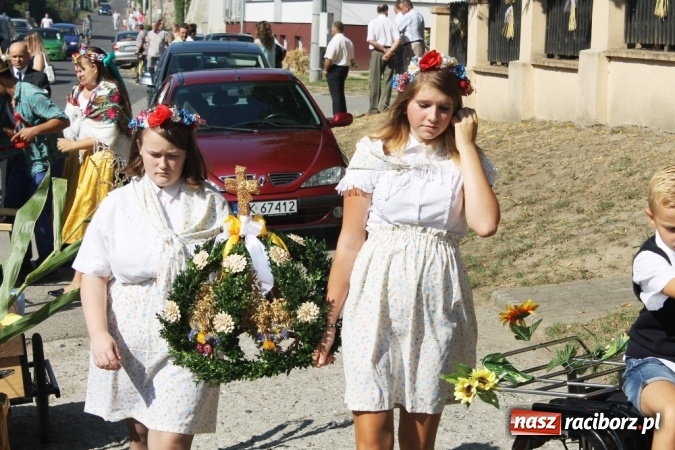 Zdjęcie w galerii na portalu naszraciborz.pl: Dożynki 2015 - w Sławikowie Te Deum za zbiory wiadomości z regionu